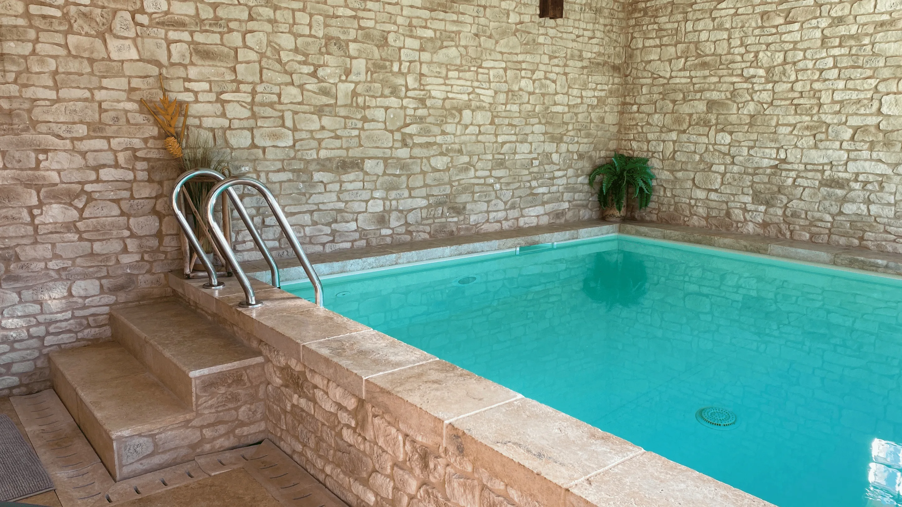 Piscine Intérieur Maison Puyloubier