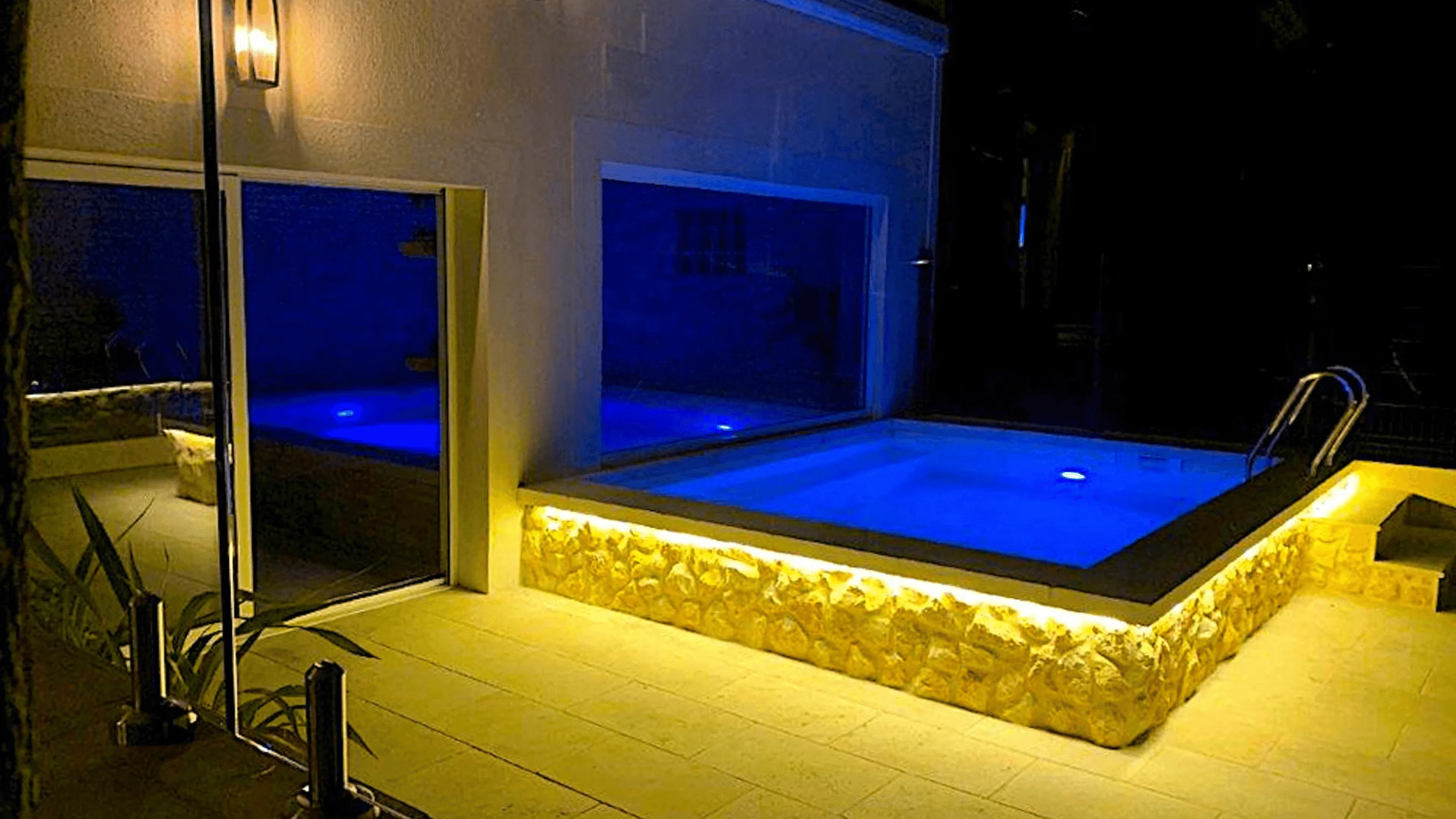 Piscine extérieur Maison Puyloubier